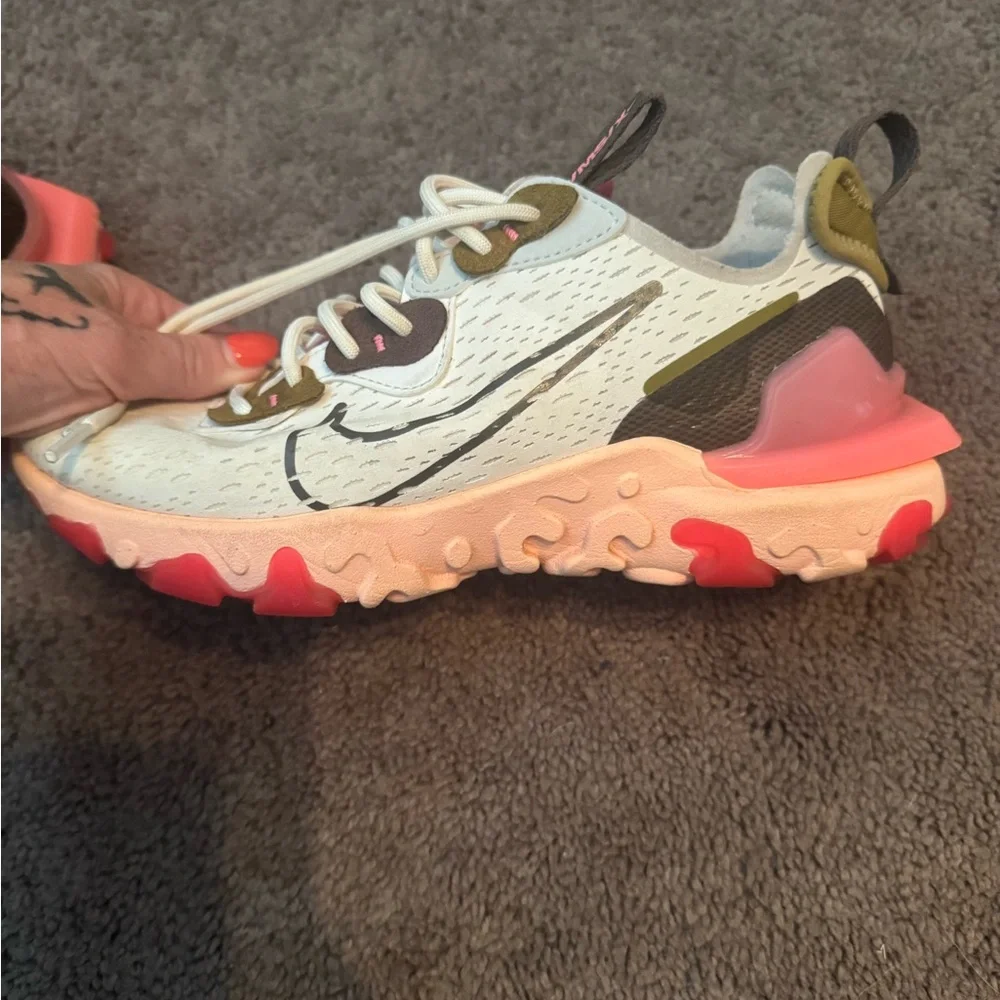 Nike Women’s Sneakers - Picture 7 of 11